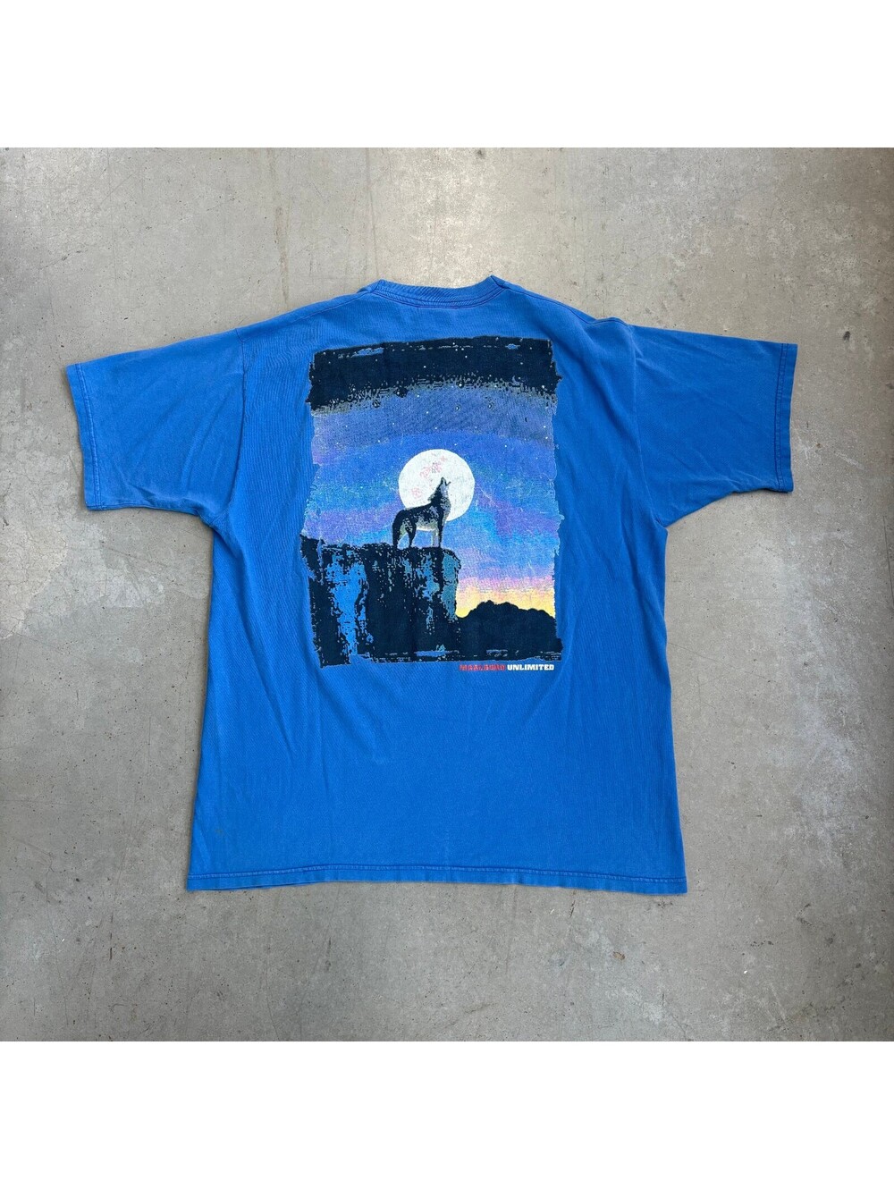 Vintage 90s Marlboro Unlimited Wolf Graphic T-Shirt Extra Large Blue
